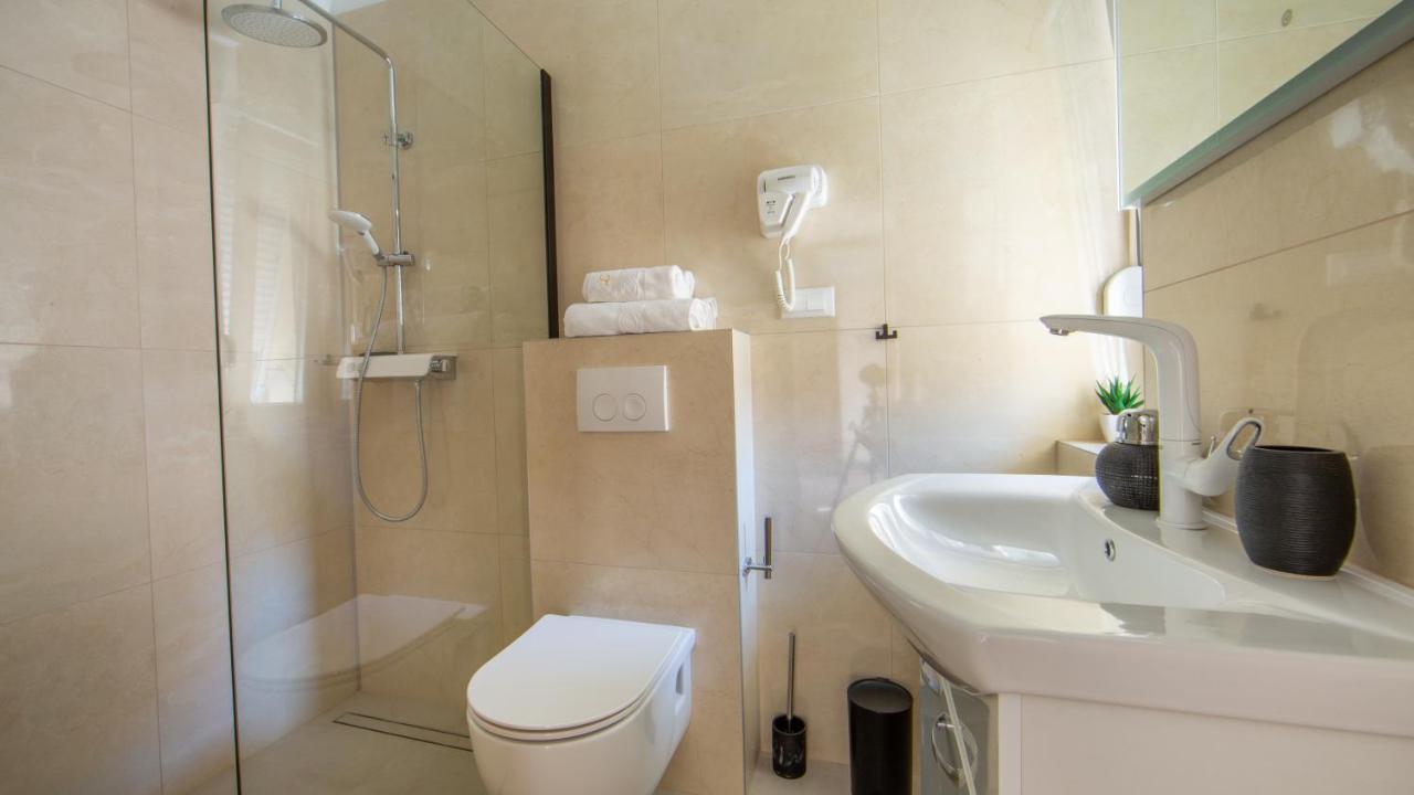 Rooms & Apartments Toni Stobrec Luaran gambar