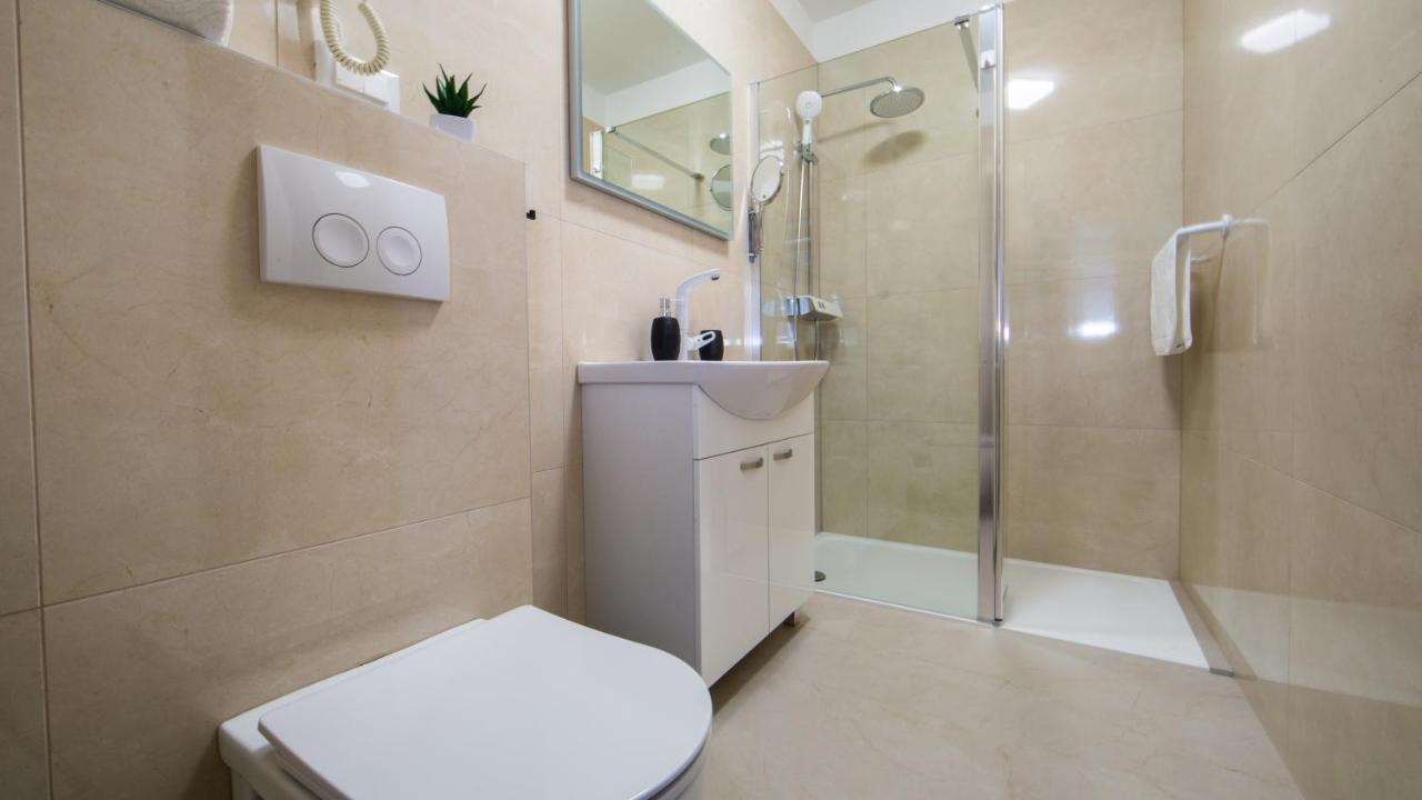Rooms & Apartments Toni Stobrec Luaran gambar